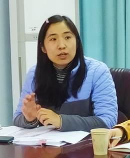 图片包含 人, 桌子, 室内, 女人描述已自动生成