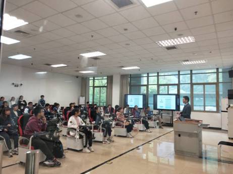 https://news.whu.edu.cn/__local/B/C3/FE/5861F8FB52529C89D9DEC25B386_9BD929F8_6056.jpg